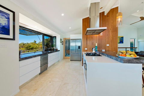Panorama Beach House - Accommodation Gladstone 1
