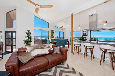Panorama Beach House - Accommodation Gladstone 2