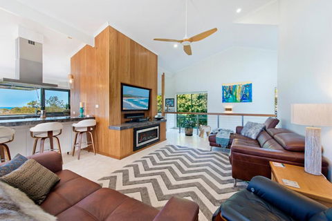 Panorama Beach House - Accommodation Gladstone 3