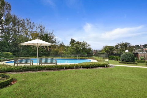 Panoramic Harbour Views And Pool - Accommodation Gladstone 1
