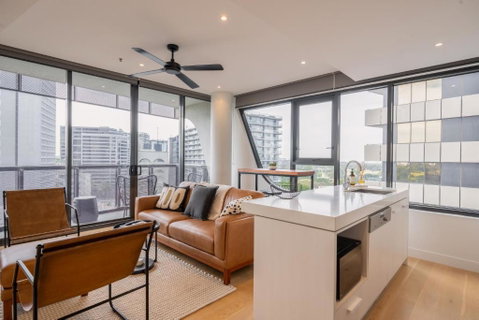Panoramic View - Albert Park Lake & Shrine Views - Accommodation Gladstone 1