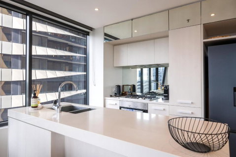 Panoramic View - Albert Park Lake & Shrine Views - Accommodation Gladstone 2
