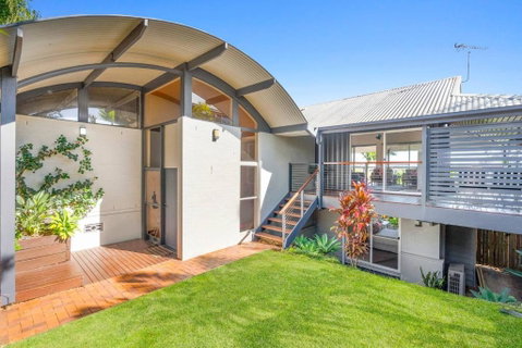 Paradise Palms - Resort Retreat With Panoramic Views - Accommodation Gladstone 2