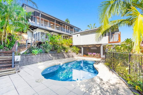 Paradise Palms - Resort Retreat With Panoramic Views - Accommodation Gladstone 0