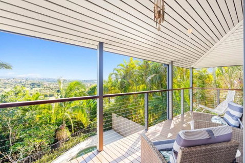 Paradise Palms - Resort Retreat With Panoramic Views - Accommodation Gladstone 3