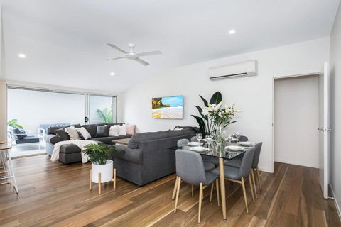 Park Avenue Terrace House Sleeps 9 - Accommodation Gladstone 2