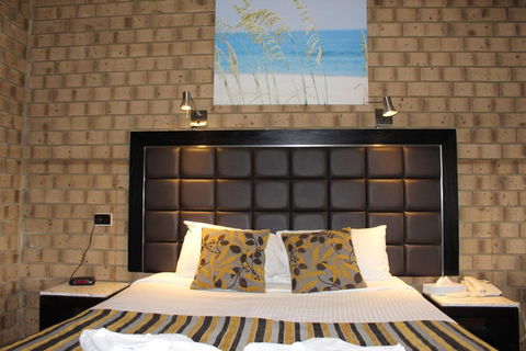 Pavlos Motel - Accommodation Gladstone 0
