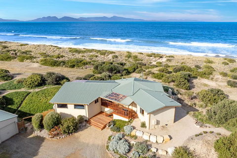 Peace & Plenty - Accommodation Gladstone 0