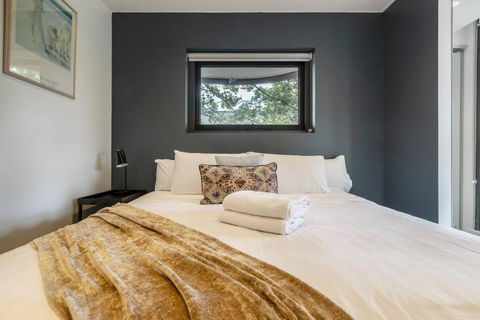 Peaceful 2 Bedroom Unit With Free Parking - Accommodation Gladstone 2