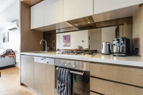 Peaceful 2 Bedroom Unit With Free Parking - Accommodation Gladstone 1