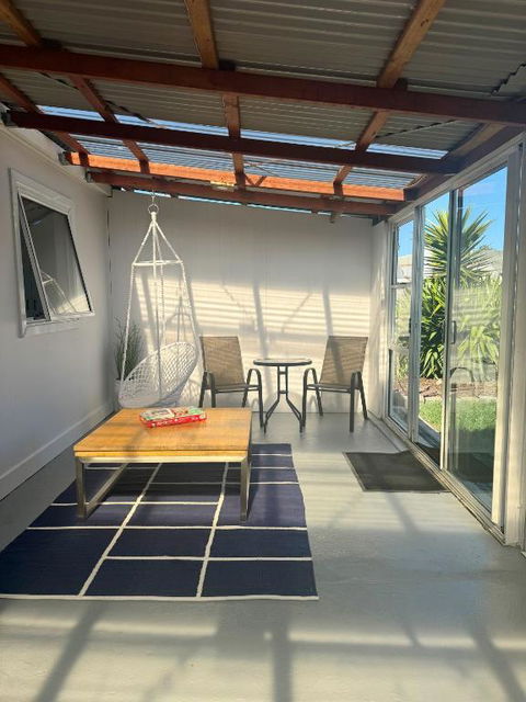 Penguin Paradise Beach House - Accommodation Gladstone 1