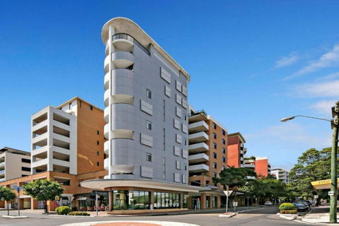 Penthouse In Rockdale CBD - Accommodation Gladstone 0
