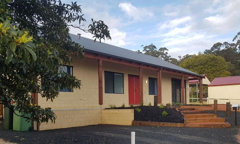 Pemberton Japanese Garden Studio - Accommodation Gladstone 0