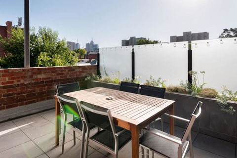Paterson 1911 - Upmarket Terrace In Vibrant Fitzroy - Accommodation Gladstone 2
