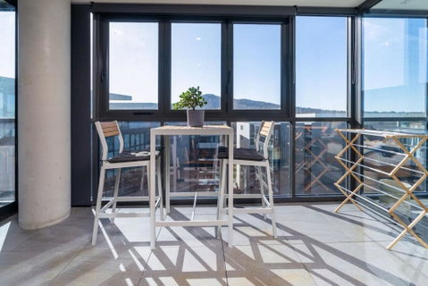Perfectly Located 1BR BA Apartment - Accommodation Gladstone 1