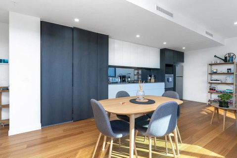Perfectly Located 1BR BA Apartment - Accommodation Gladstone 2