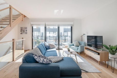 Perfect Port Melbourne Townhouse - Accommodation Gladstone 0