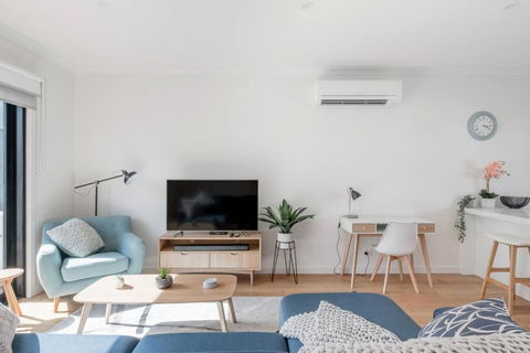Perfect Port Melbourne Townhouse - Accommodation Gladstone 1