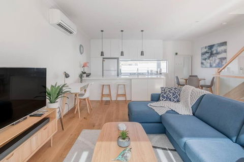 Perfect Port Melbourne Townhouse - Accommodation Gladstone 3