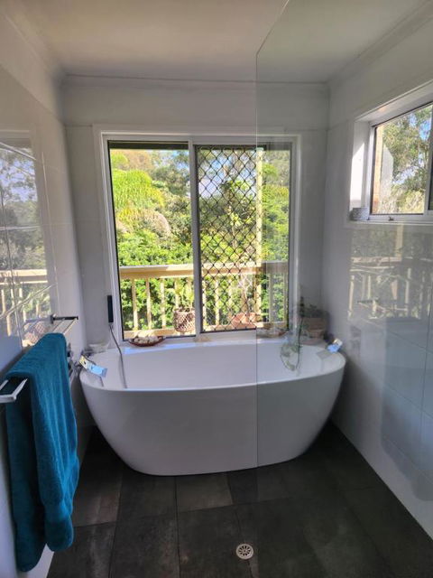 Poinciana Room - Accommodation Gladstone 2