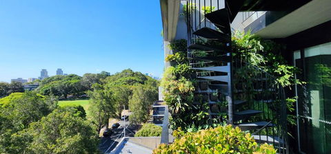 Penthouse Perfection With Private Rooftop Pool - Accommodation Gladstone 1