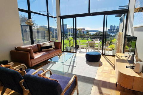 Penthouse With Private Terrace, Parking + 2 Pools - Accommodation Gladstone 0