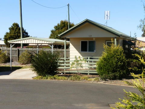 PepperTree Cabins, Kingaroy - Accommodation Gladstone 3