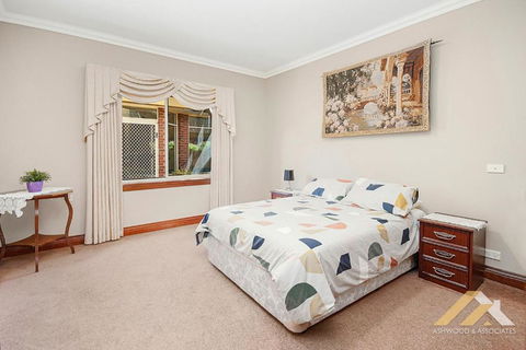 Perfect Entertainer-s Home With Pool - Accommodation Gladstone 1