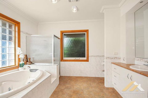 Perfect Entertainer-s Home With Pool - Accommodation Gladstone 2