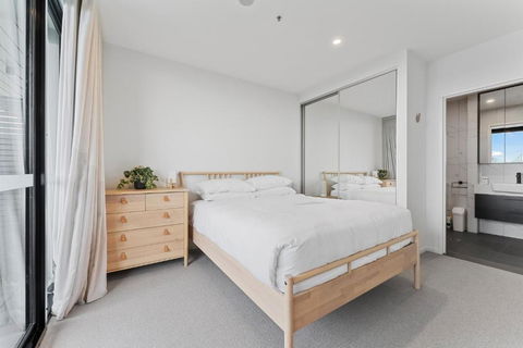 Perfect Location 1-Bed With Balcony, BBQ & Parking - Accommodation Gladstone 2