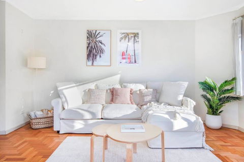 Perfect Manly Retreat, In The Heart Of Manly, Family & Couple Friendly Apartment With CAR SPOT - Accommodation Gladstone 1