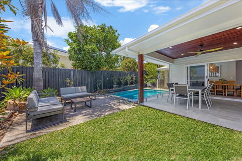 Pet Friendly Holiday Home With Pool On Alex - Accommodation Gladstone 3