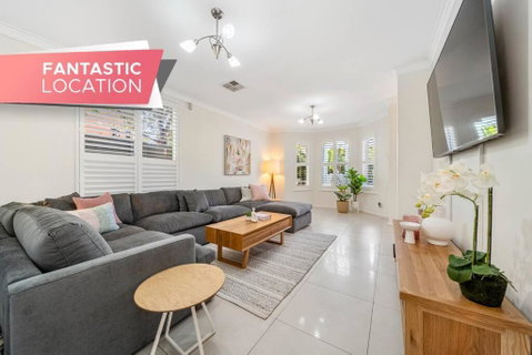 Petal And Bloom - 3BR Family CBD - Accommodation Gladstone 0