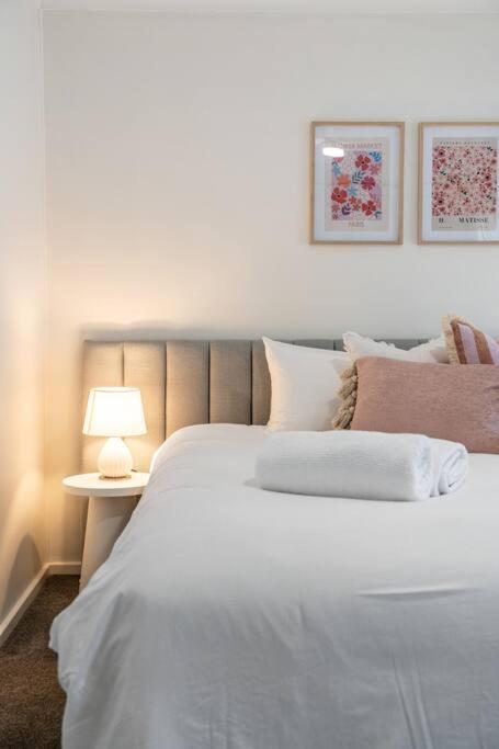 Petal And Bloom - 3BR Family CBD - Accommodation Gladstone 2