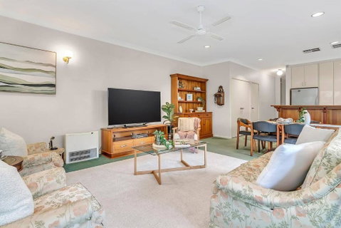 Picket Fence Cottage - Steps From Adelaide Oval - Accommodation Gladstone 3