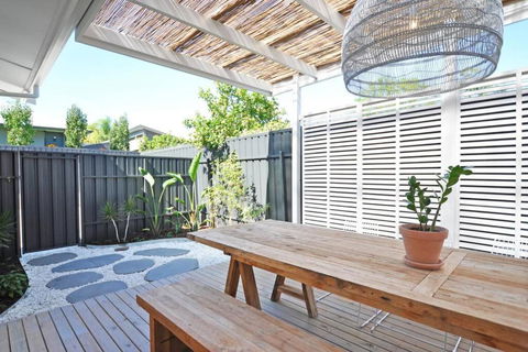 Pine At Arlos Glenelg South - Accommodation Gladstone 0