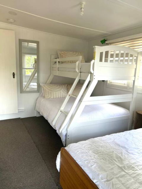 Pine Cottage - Accommodation Gladstone 3