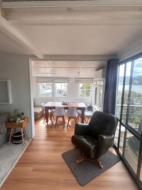 Pine Cottage - Accommodation Gladstone 0