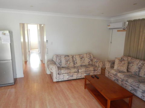Pine Cottage - Accommodation Gladstone 1
