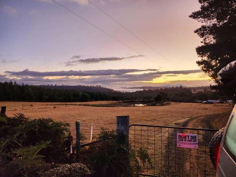 Pine Edge Heights By Tiny Away - Accommodation Gladstone 2