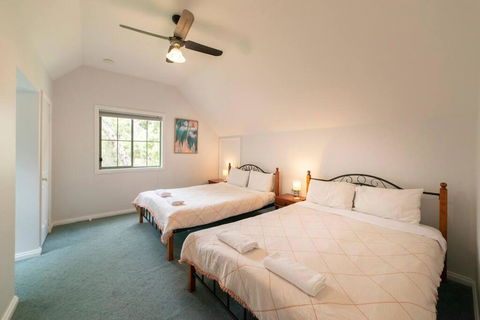 Pinnacle Retreat - Accommodation Gladstone 2