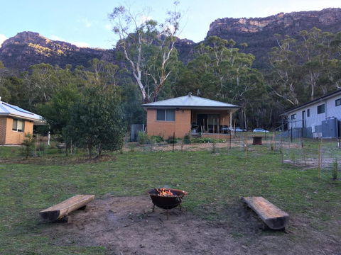 Pinnacle Views - Accommodation Gladstone 1