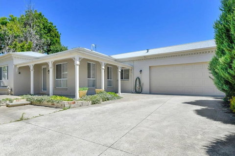 Piper St - CBD, Cosy Escape - Accommodation Gladstone 2