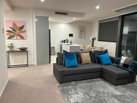 Plush Apartment On Mort - Accommodation Gladstone 0
