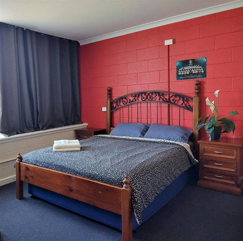 Port Adelaide Backpackers - Accommodation Gladstone 0
