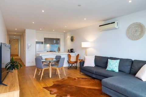 PORT MELBOURNE - A Stay At The Bay - Accommodation Gladstone 0