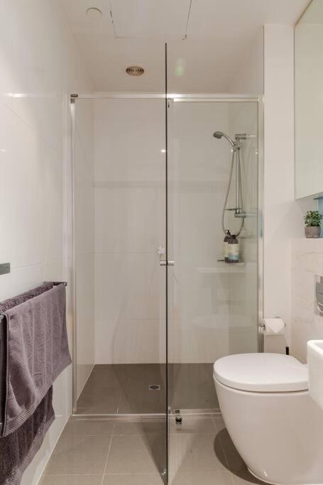 PORT MELBOURNE - A Stay At The Bay - Accommodation Gladstone 1