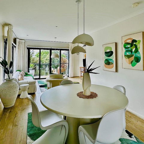 Position Perfection- Mornington - Accommodation Gladstone 0