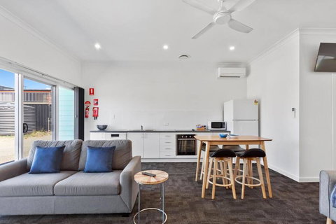 Port Lincoln Shark Apartment 6 - Accommodation Gladstone 1