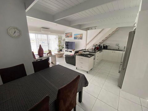 Port Lincoln Marina Waterfront Apartment - Accommodation Gladstone 2